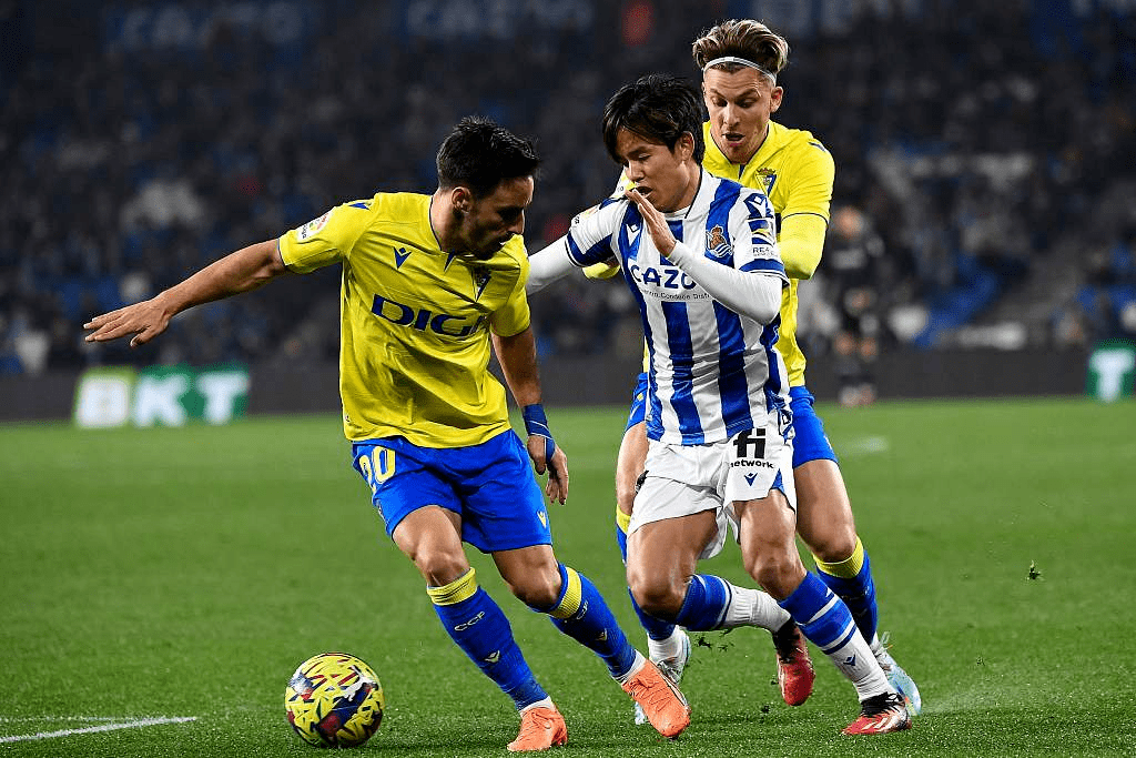 克莱蒙主场低迷,未能全身而退 克莱蒙主场低迷,未能全身而退